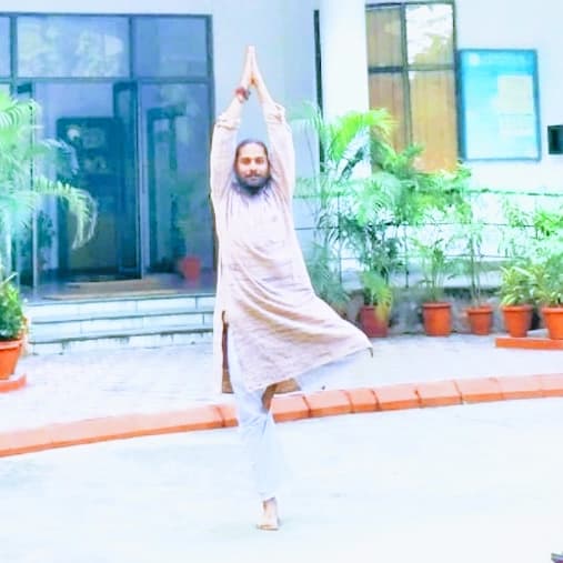 Vishesh Kumar teaching yoga